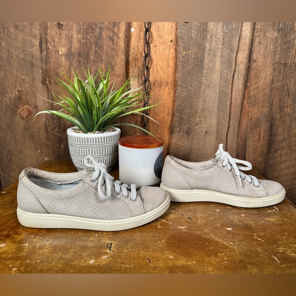 Ecco Taupe Leather Sneaker - size 5/6 - Picture 3 of 10